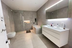 Modern and Spacious 2br apartment only 5,5 km drive from downtown Reykjavik