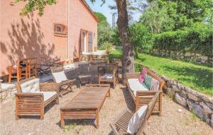 Maisons de vacances Beautiful Home In Roquefort Les Pins With Wifi, Private Swimming Pool And Outdoor Swimming Pool : photos des chambres