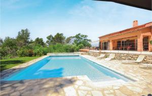 Maisons de vacances Beautiful Home In Roquefort Les Pins With Wifi, Private Swimming Pool And Outdoor Swimming Pool : photos des chambres