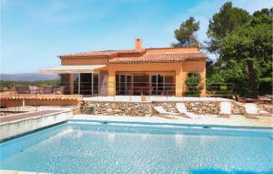 Maisons de vacances Beautiful Home In Roquefort Les Pins With Wifi, Private Swimming Pool And Outdoor Swimming Pool : photos des chambres