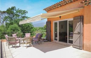Maisons de vacances Beautiful Home In Roquefort Les Pins With Wifi, Private Swimming Pool And Outdoor Swimming Pool : photos des chambres