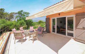 Maisons de vacances Beautiful Home In Roquefort Les Pins With Wifi, Private Swimming Pool And Outdoor Swimming Pool : photos des chambres