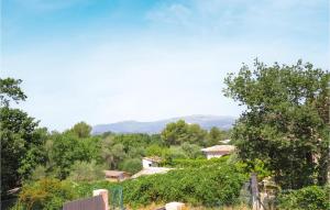 Maisons de vacances Beautiful Home In Roquefort Les Pins With Wifi, Private Swimming Pool And Outdoor Swimming Pool : photos des chambres