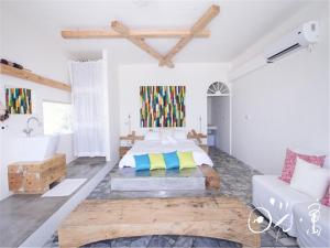 Phòng Deluxe Giường Đôi Với Ban Công và Tầm Nhìn Ra Biển (Deluxe Double Room with Balcony and Sea View)