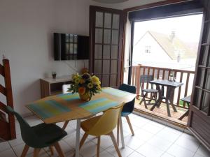 Appartements Nice duplex apartment, 400 m from the beach : photos des chambres