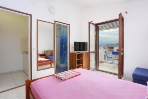 Apartments by the sea Slatine, Ciovo - 13298