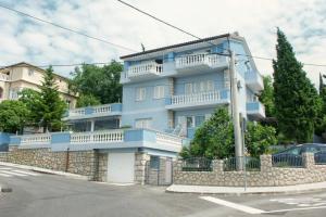 Apartments by the sea Crikvenica - 10437