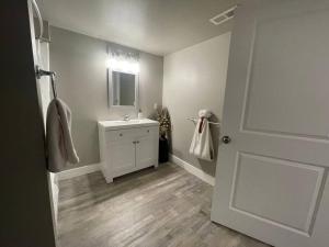 Quaint new renovation perfect for your large group