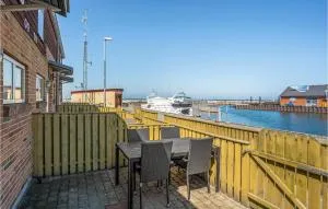 2 Bedroom Awesome Home In Glesborg - Bønnerup Strand