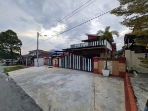HOMESTAY EPOH MANJOI WITH PRIVATE POOL AND JACUZZI