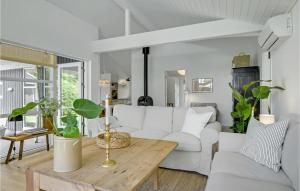 4 Bedroom Lovely Home In Gilleleje