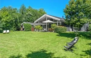 4 Bedroom Lovely Home In Gilleleje - Græsted