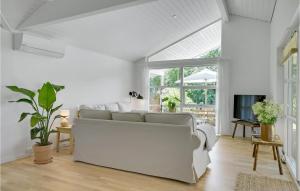 4 Bedroom Lovely Home In Gilleleje