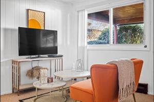 Cheerful Studio GetawayGardenBy Lake State Park.