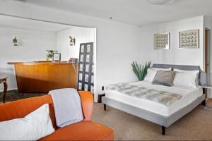 Cheerful Studio GetawayGardenBy Lake State Park.