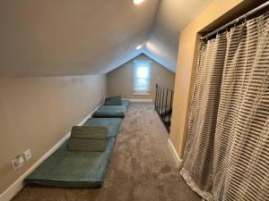 Snug, neighborly home perfect for your small group