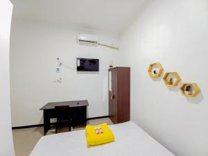Homestay Bahari near Wisata Bahari Tlocor Sidoarjo Mitra RedDoorz