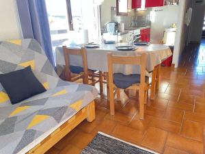 Appartements Appartement Risoul, 3 pieces, 6 personnes - FR-1-330-560 : photos des chambres