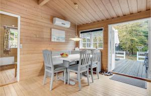 3 Bedroom Cozy Home In Børkop