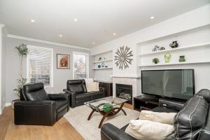 Comfortable and Modern Rowhouse Perfect for BC Escapade, air conditioned - 4hvězdičkové hotely ve městě Langley