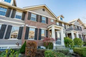 Comfortable and Modern Rowhouse Perfect for BC Escapade, air conditioned - Maple Ridge