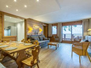 Appartement skis aux pieds avec balcon, cheminée et parking - Méribel - FR-1-613-3