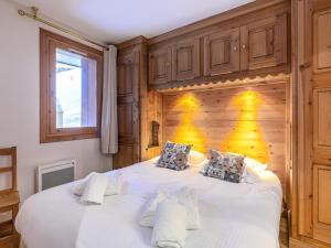 Appartement skis aux pieds avec balcon, cheminée et parking - Méribel - FR-1-613-3