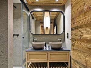 Appartement skis aux pieds, cheminée, conciergerie 5* - FR-1-613-37