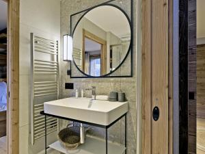 Charmant Appartement à Méribel - 3 Chambres, 6 Pers, Balcon & TV, Services Inclus - FR-1-613-33