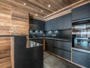 Appartement de Luxe aux Allues : 5 Ch, Skis aux Pieds, Terrasses, Services Premium - FR-1-613-18