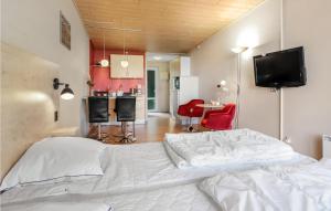 Nice Apartment In Allinge With Wifi