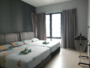 3 bedroom 12pax Midhills pool view free WIFI