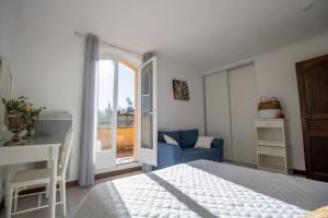 Quiet villa with garden and terrace in Fréjus