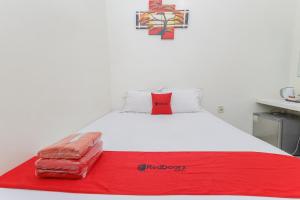 RedDoorz at K23 Rungkut Madya