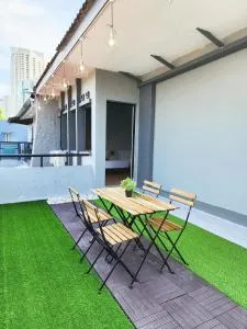 Gurney Coast Guest House by Sky Hive - 丹绒道光