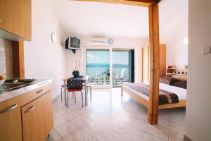 Studio Apartment in Duce with Sea View, Terrace, Air Conditioning, WiFi 4167-6 