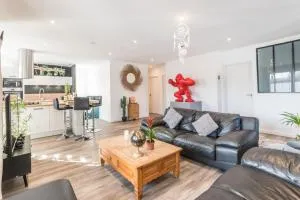 - LUXUEUX CASA SELVA - Parking Gratuit - Spacieux - balcon - Wifi - Attignat