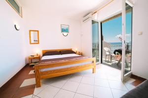 Apartment in Due with sea view, balcony, air conditioning, WiFi 4167-1 