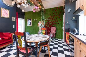 Maisons de vacances Insolite Alice in Wonderland : photos des chambres
