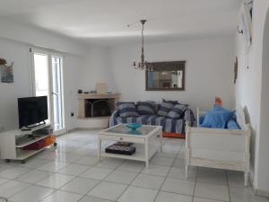 Seaview Ampelas Villa