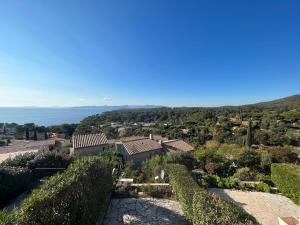 Duplex vue mer avec piscine à Boulouris
