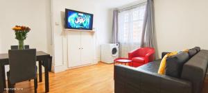 Orchid 2 At Regents Park