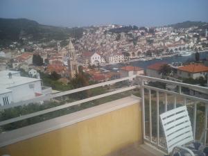 Apartment in Hvar town with sea view, balcony, air conditioning, WiFi 3615-1