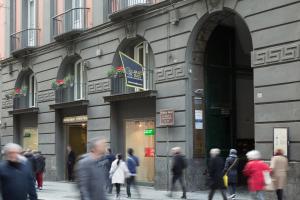 Suite with Gallery and Street view