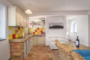 Holiday house in Supetarska Draga with sea view, terrace, air conditioning, WiFi 890-1