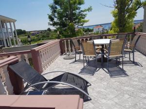 Apartment in Privlaka with balcony, air conditioning, WiFi, dishwasher 878-1