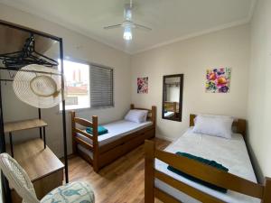 Ap 600m da Praia Enseada, Ar, Wifi, Filtro, Secador