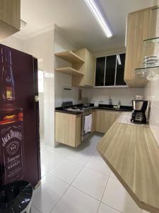 Ap 600m da Praia Enseada, Ar, Wifi, Filtro, Secador