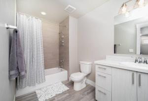 Delightful, new townhome downtown