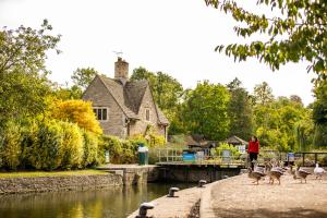 Church Way, Iffley Village, Oxford, OX4 4DZ, England.